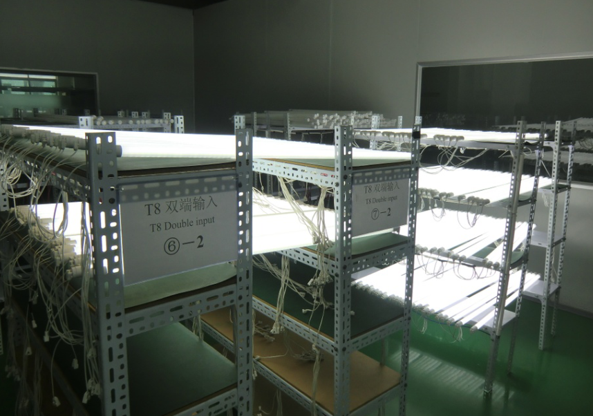 T8 tube light  aging test